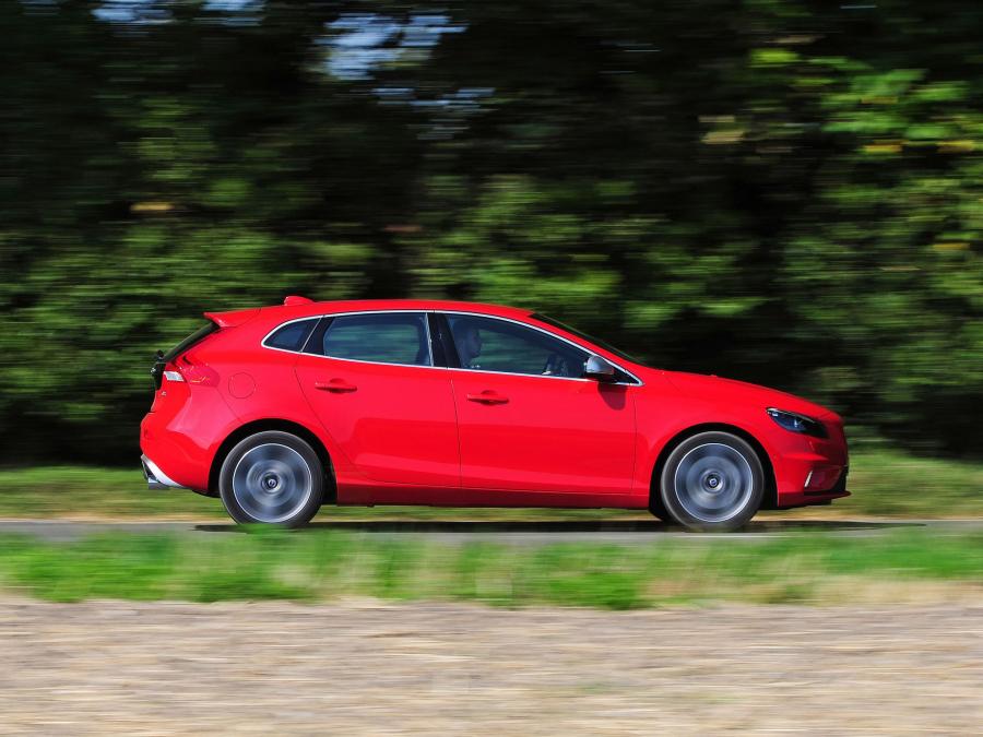  Volvo V40 D4 R-Design 2012 года  (UK) (фото 3 из 7)